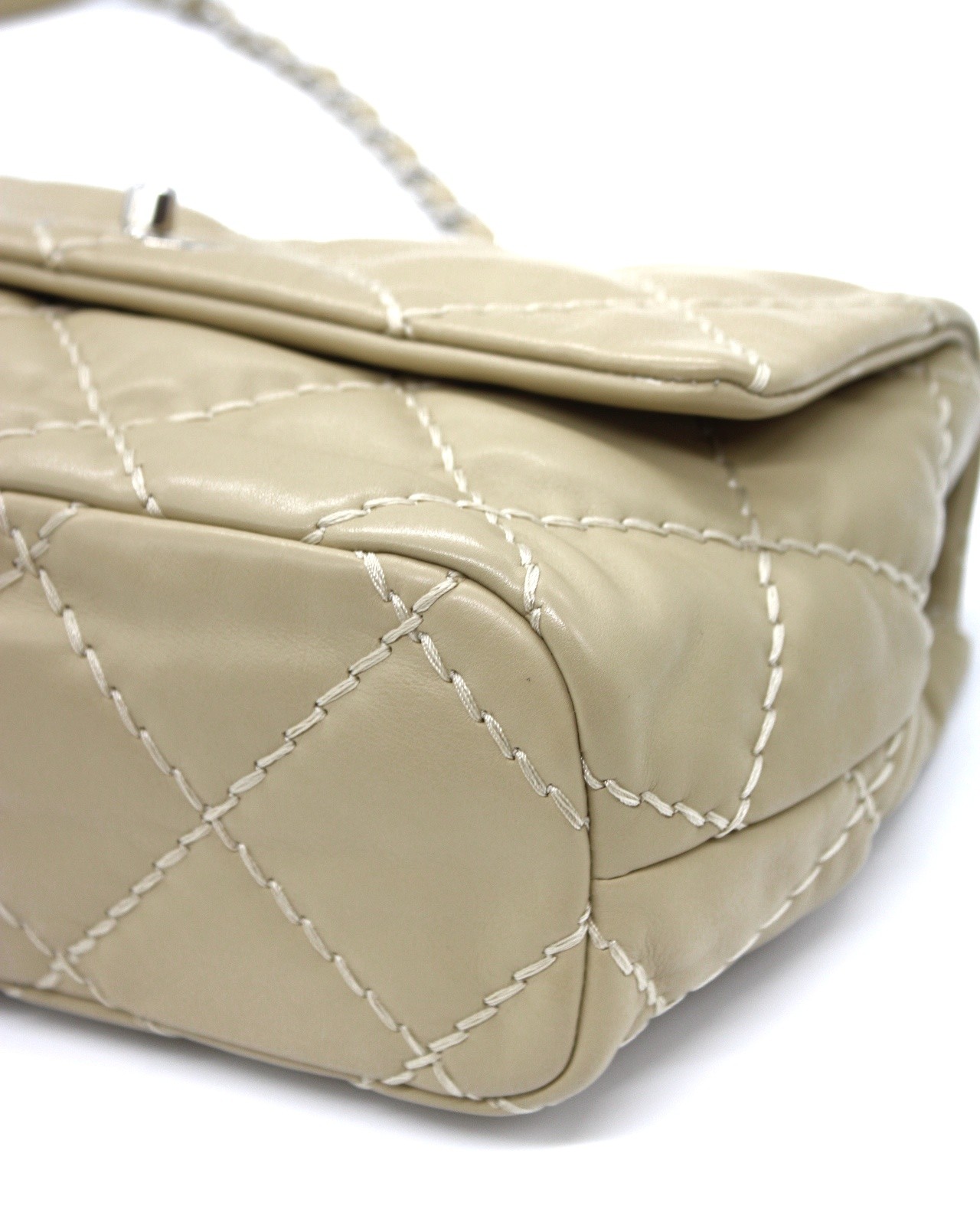 Borsa Chanel Wild Stitch in pelle beige thumb