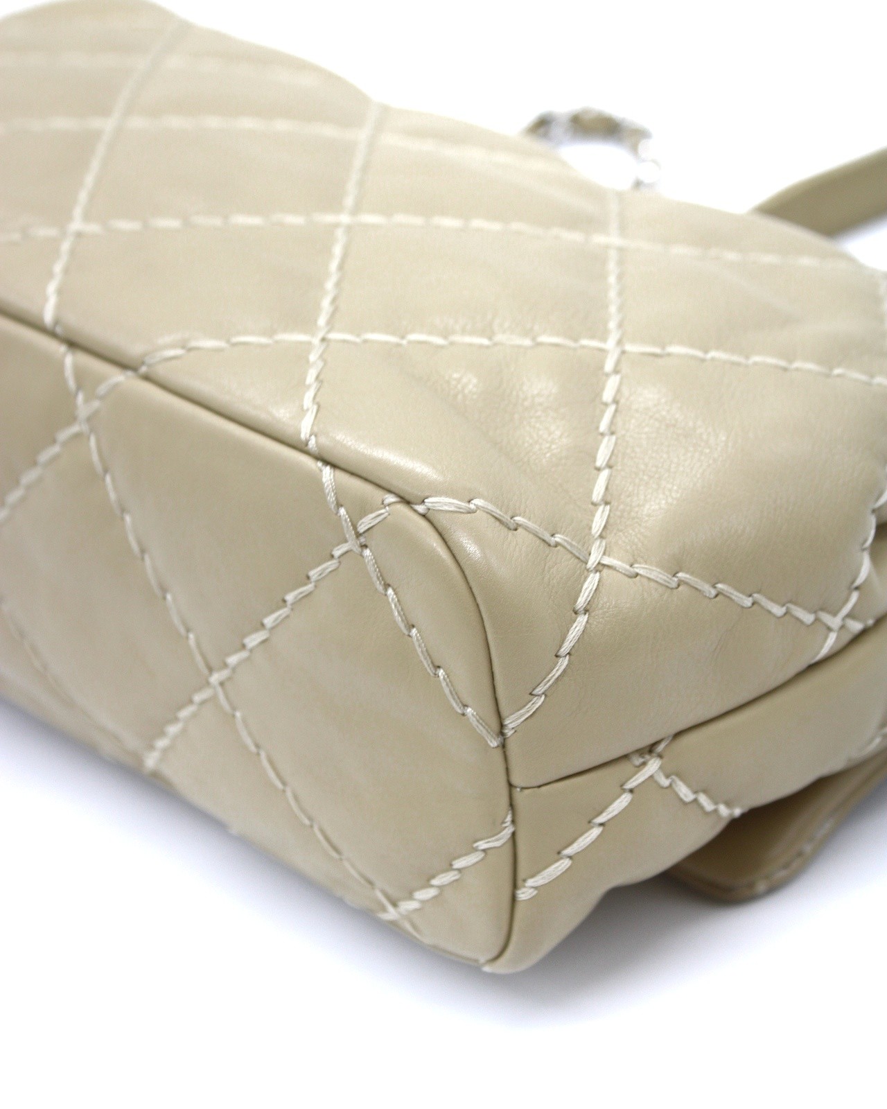 Borsa Chanel Wild Stitch in pelle beige thumb