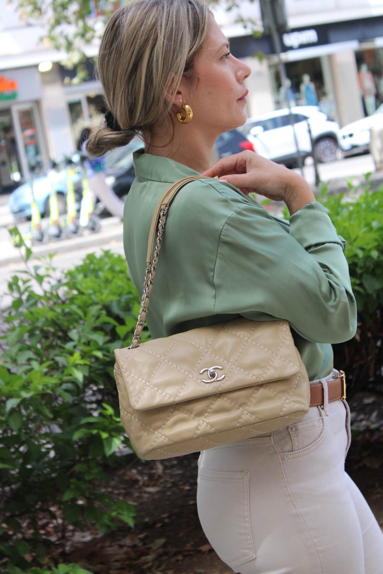 Borsa Chanel Wild Stitch in pelle beige thumb