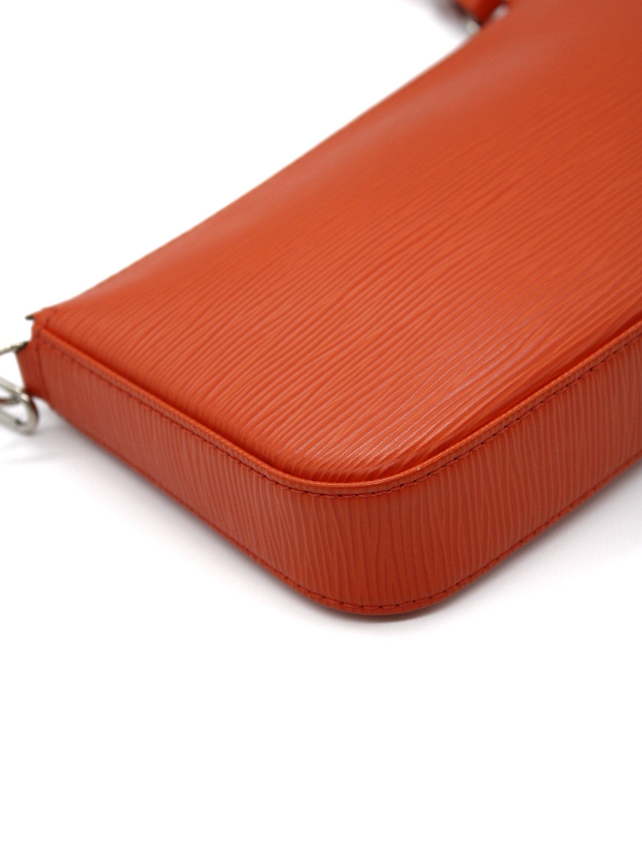 Pochette Louis Vuitton in pelle epi arancione thumb