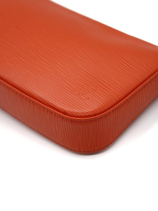Pochette Louis Vuitton in pelle epi arancione