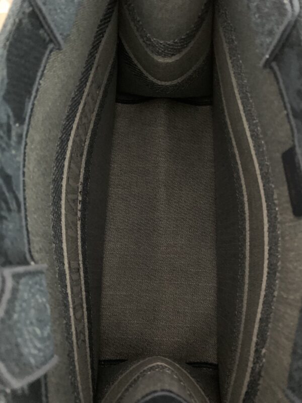 Borsa Dior Tote Book in denim blu media