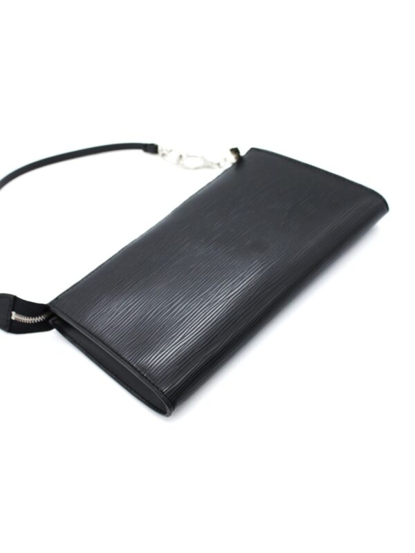 Pochette Louis Vuitton Pelle Epi nera con gancio estensore