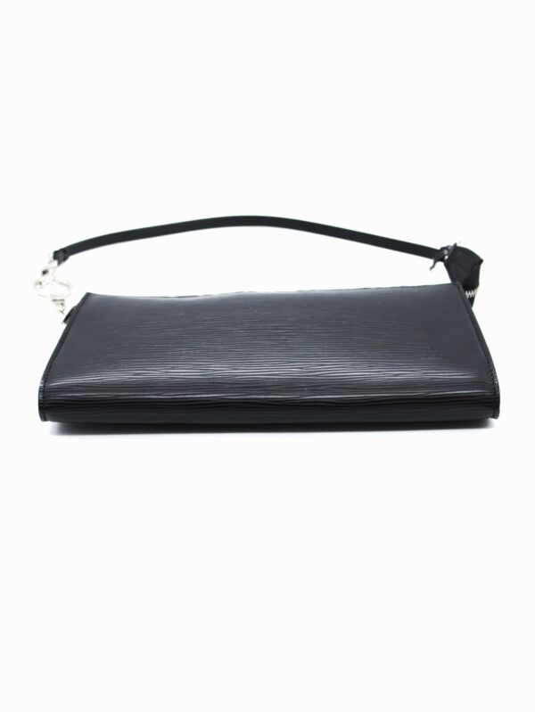 Pochette Louis Vuitton Pelle Epi nera con gancio estensore