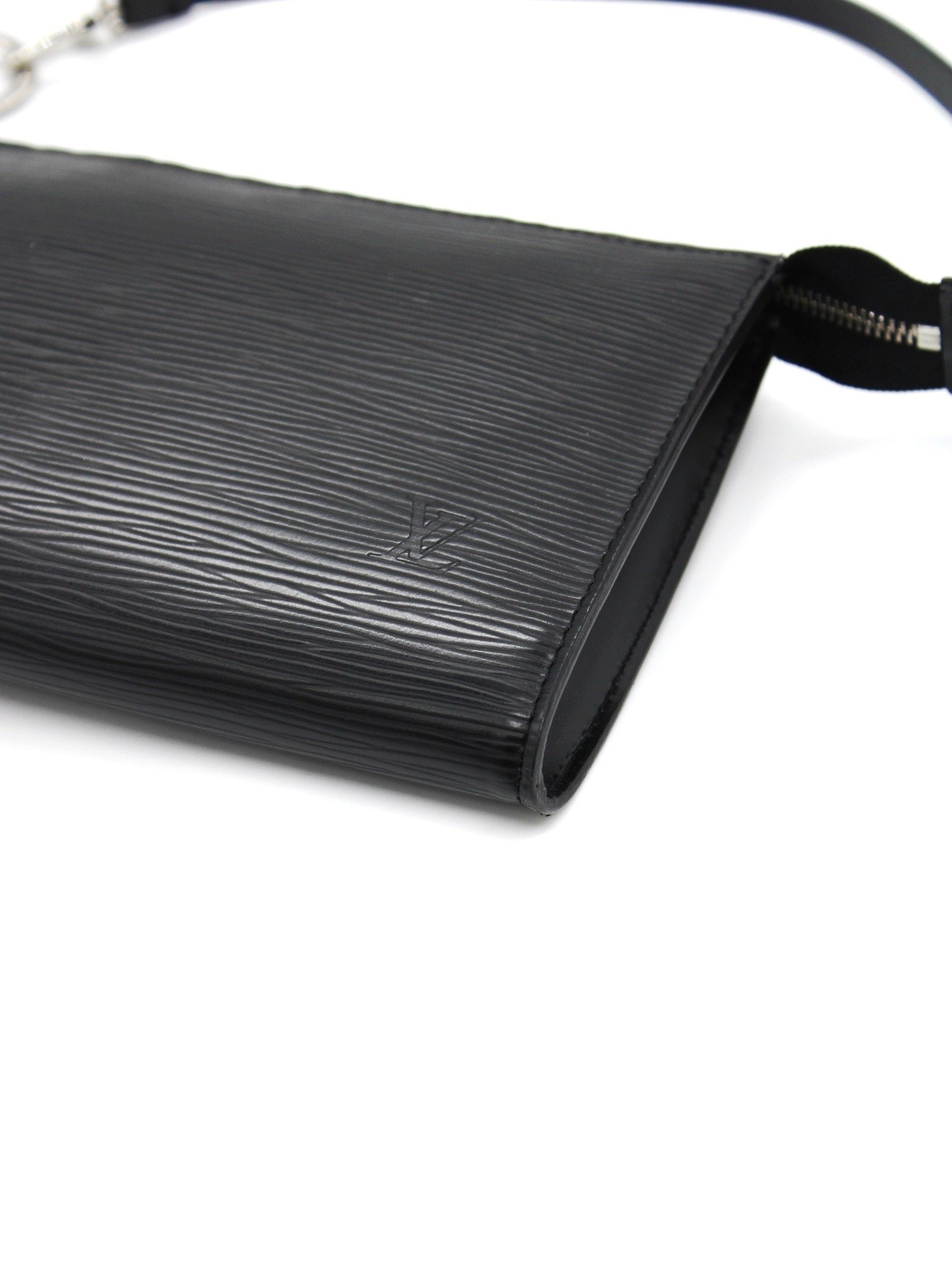 Pochette Louis Vuitton Pelle Epi nera con gancio estensore thumb