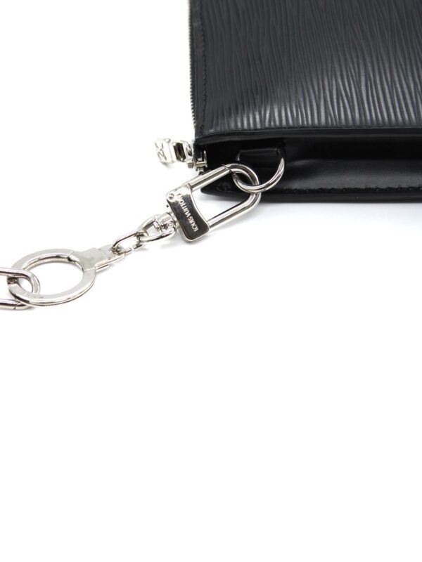 Pochette Louis Vuitton Pelle Epi nera con gancio estensore