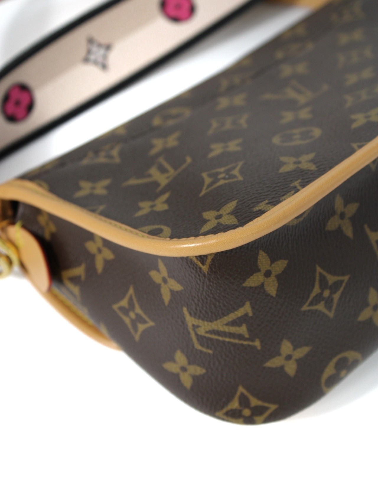 Borsa Louis Vuitton Diana in monogram thumb