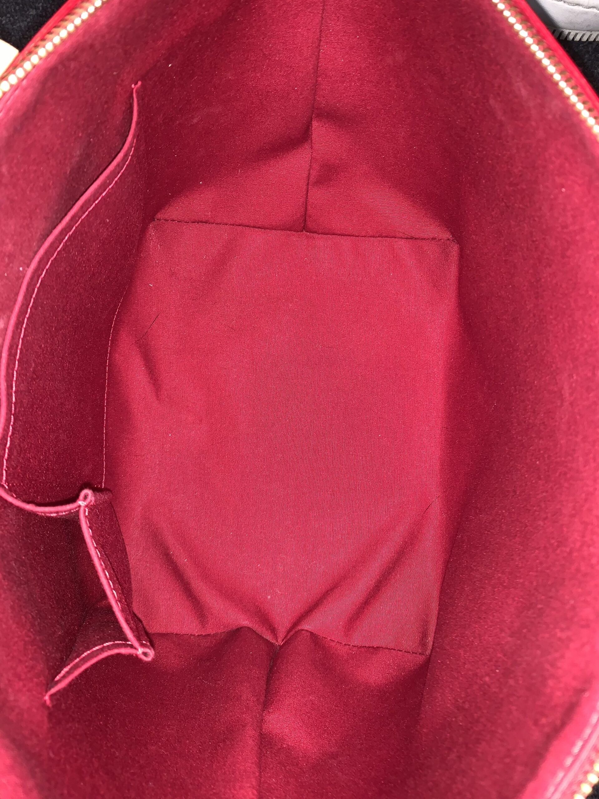 Borsa Louis Vuitton Bellevue in Vernice Rossa thumb
