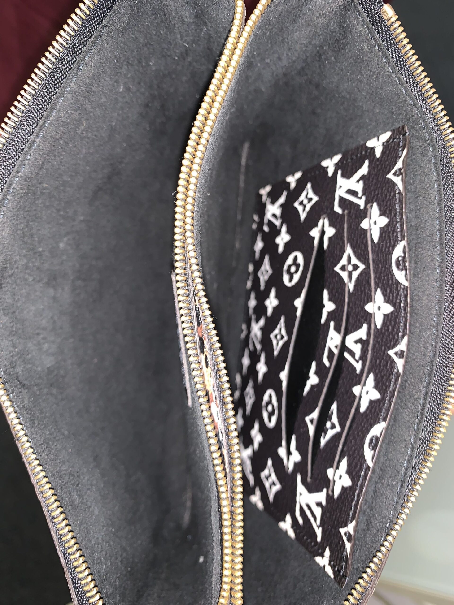 Pochette Louis Vuitton Jungle double zip thumb