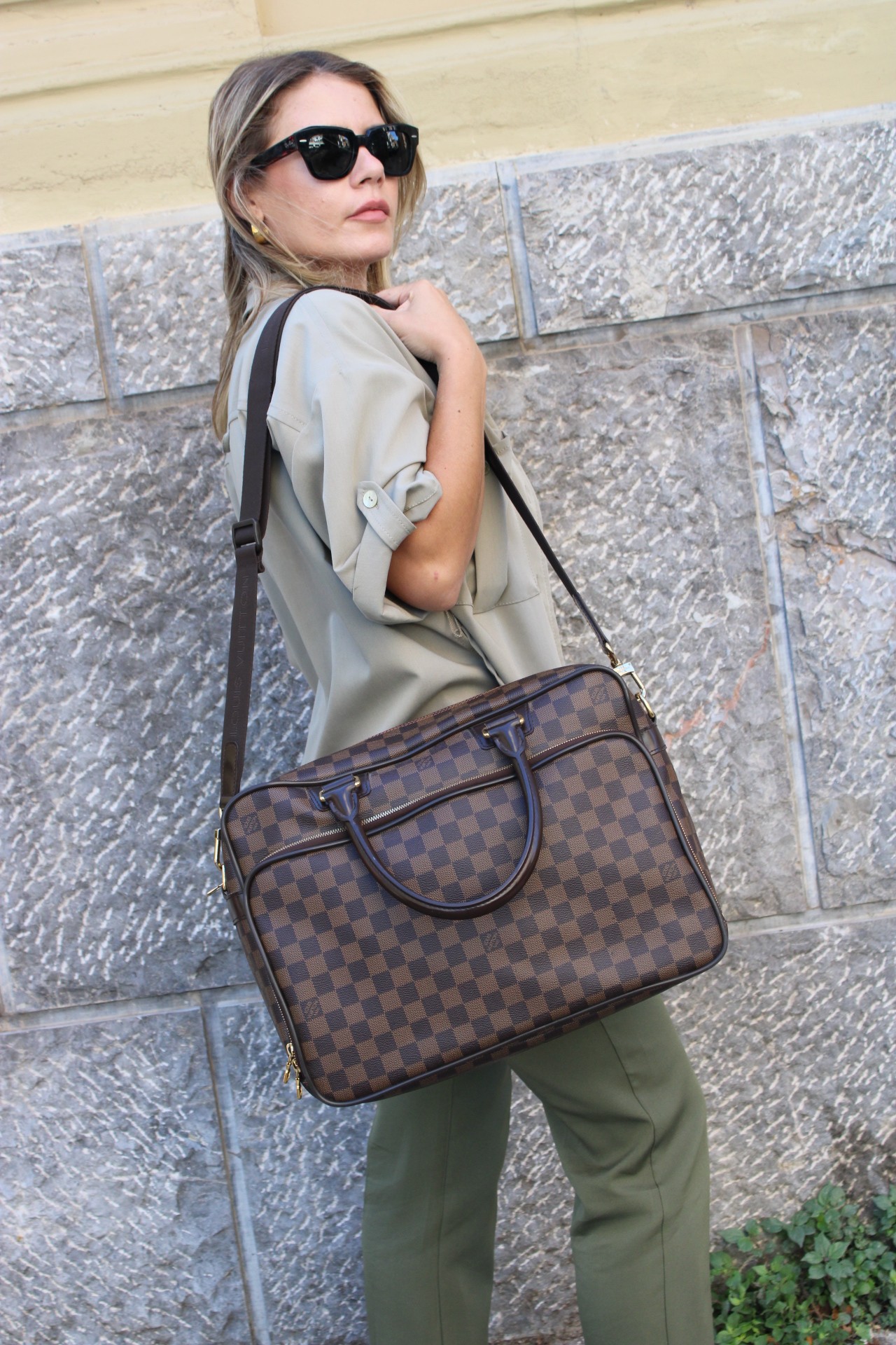 Borsa Louis Vuitton Ikar in Damier Ebene thumb