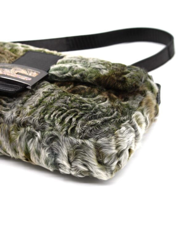 Borsa Fendi Baguette in pelliccia edizione limitata