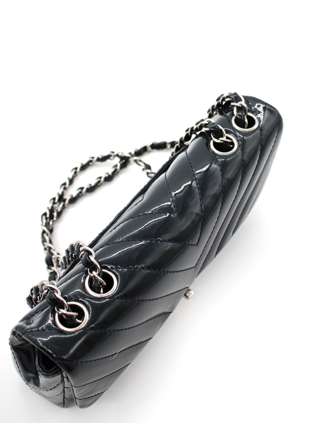 Borsa Chanel Patent Chevron East West thumb