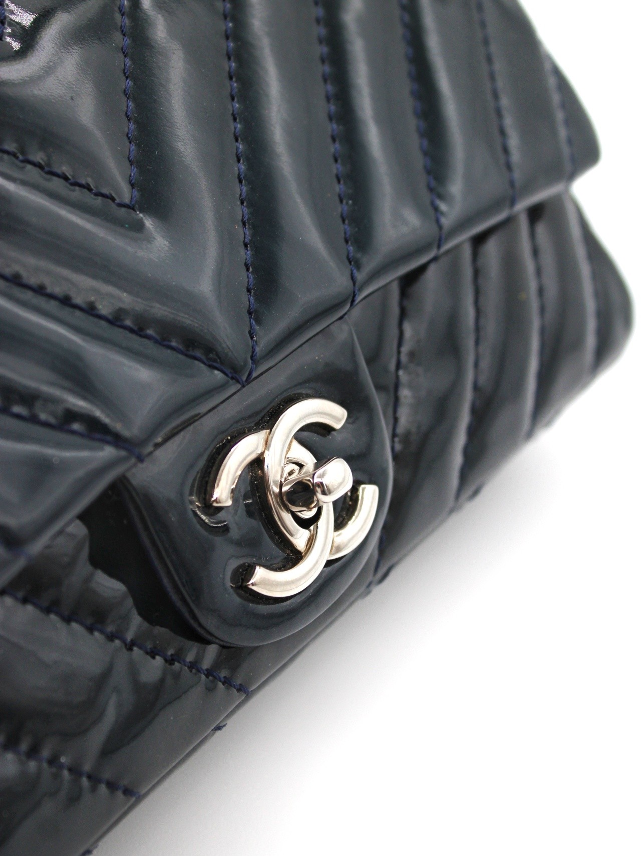 Borsa Chanel Patent Chevron East West thumb