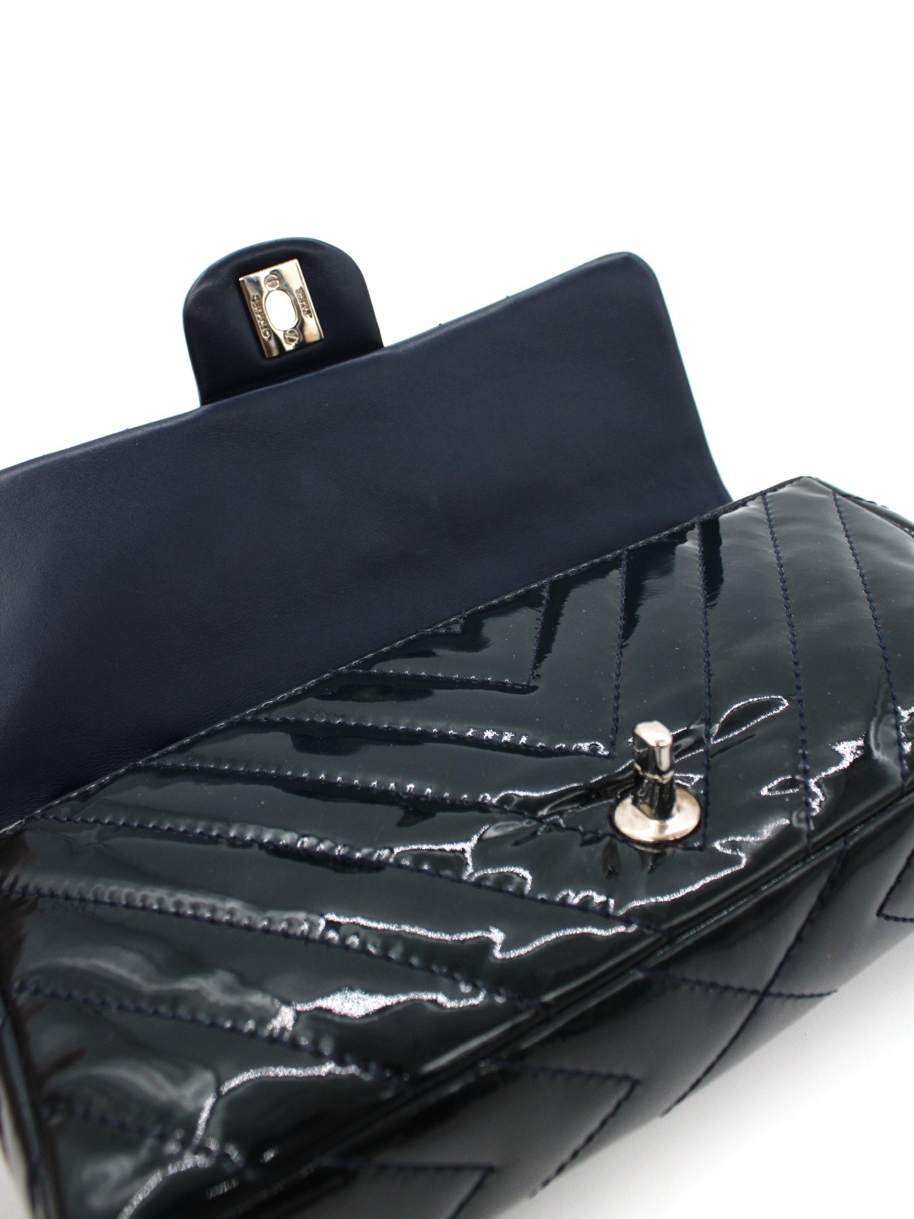 Borsa Chanel Patent Chevron East West thumb