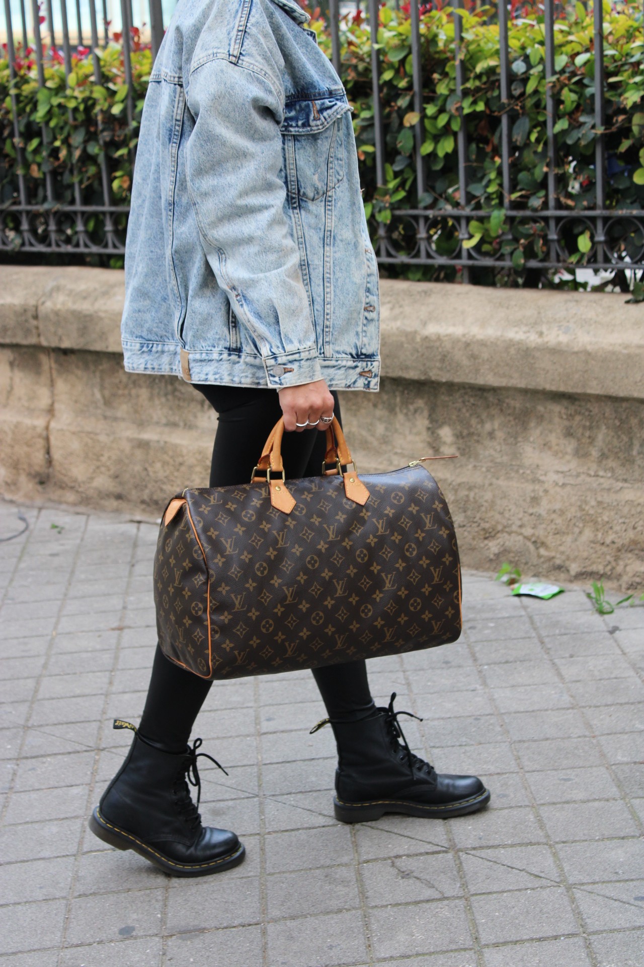 Louis Vuitton Speedy 40 in monogram thumb