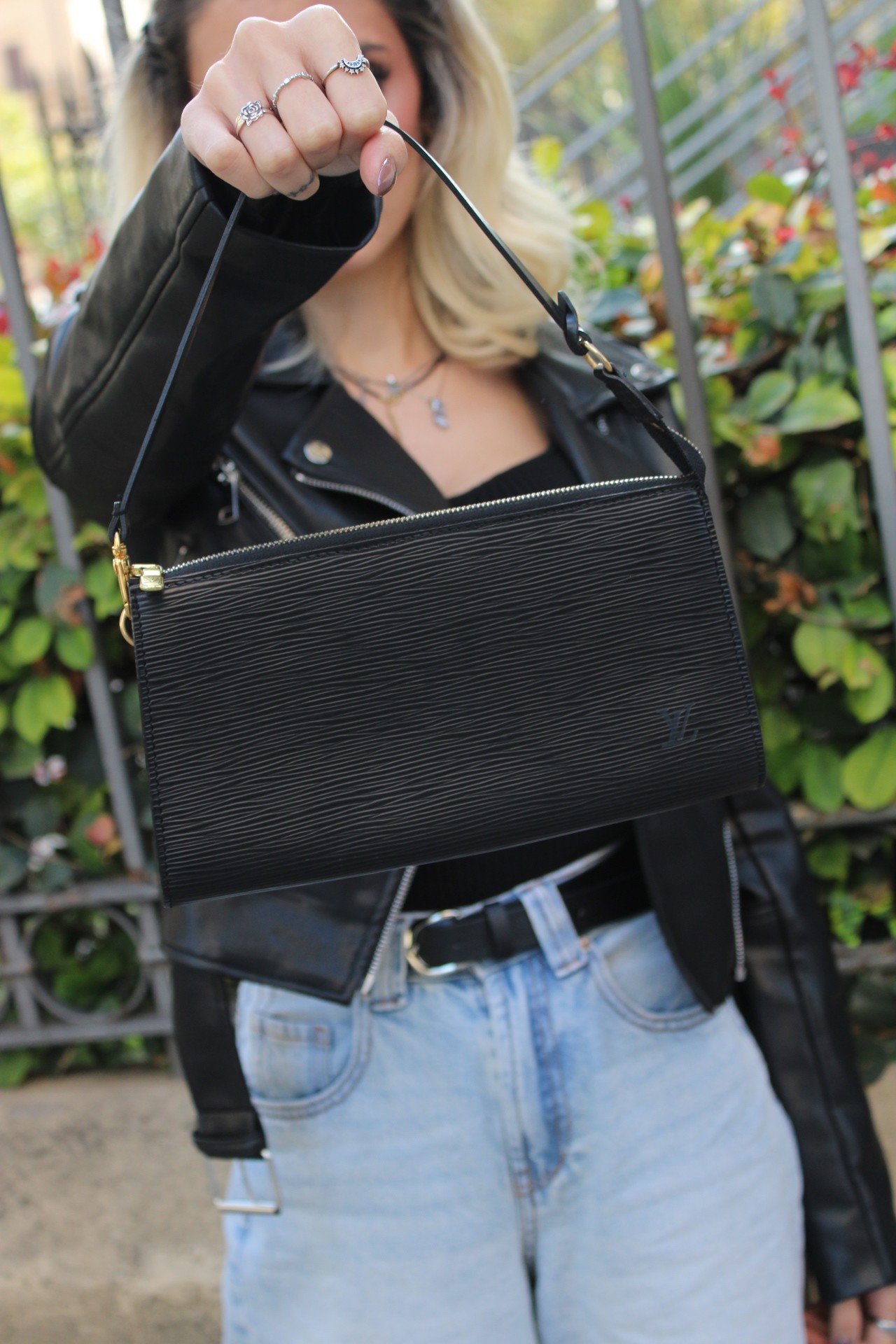 Pochette Louis Vuitton in Pelle Epi Nera thumb