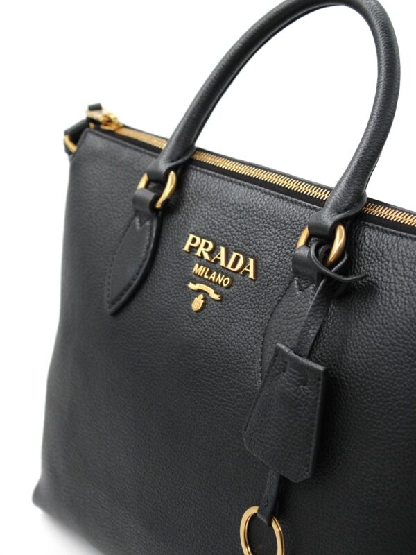 Shopper Prada nera in pelle martellata