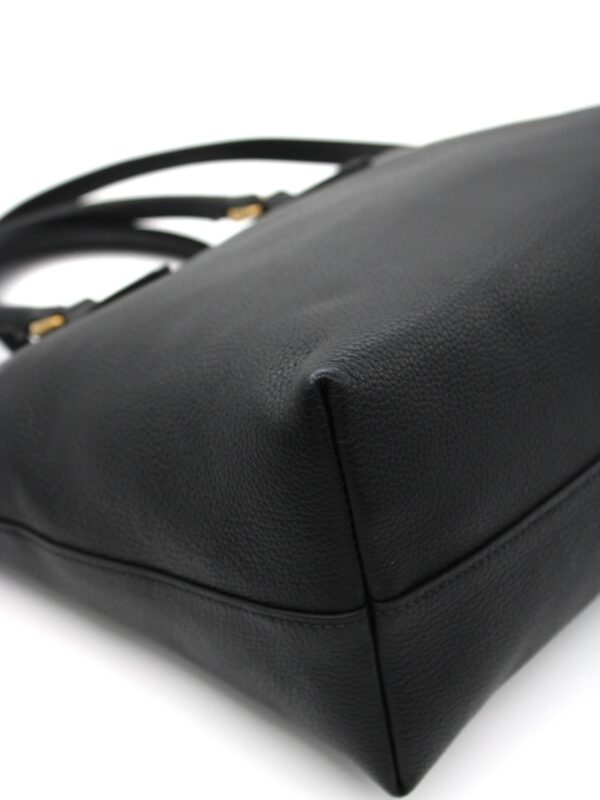 Shopper Prada nera in pelle martellata