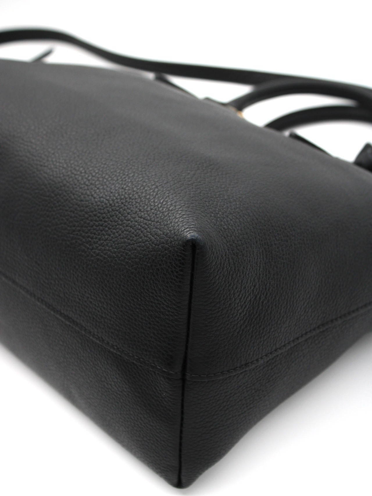 Shopper Prada nera in pelle martellata thumb