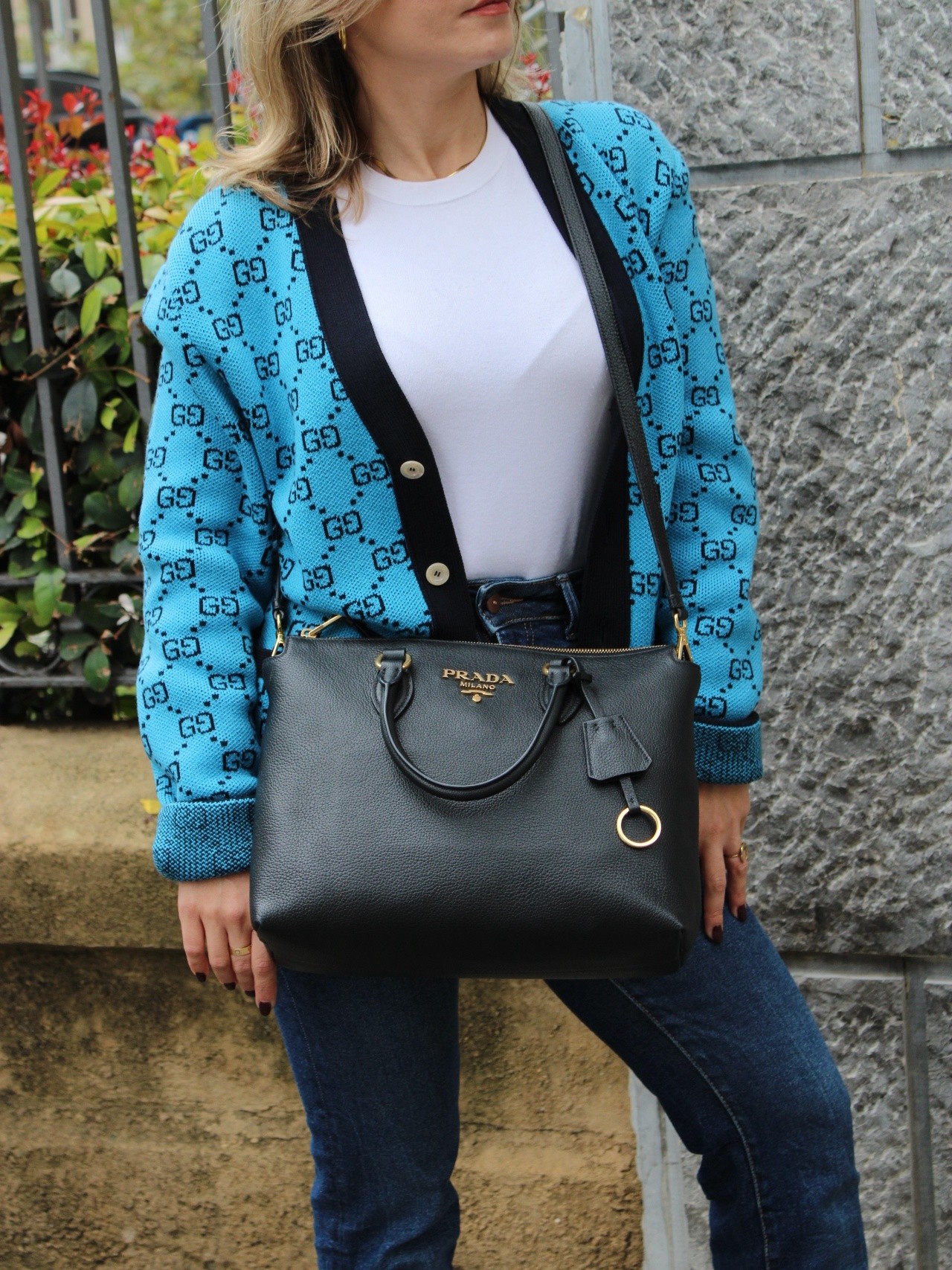 Shopper Prada nera in pelle martellata thumb