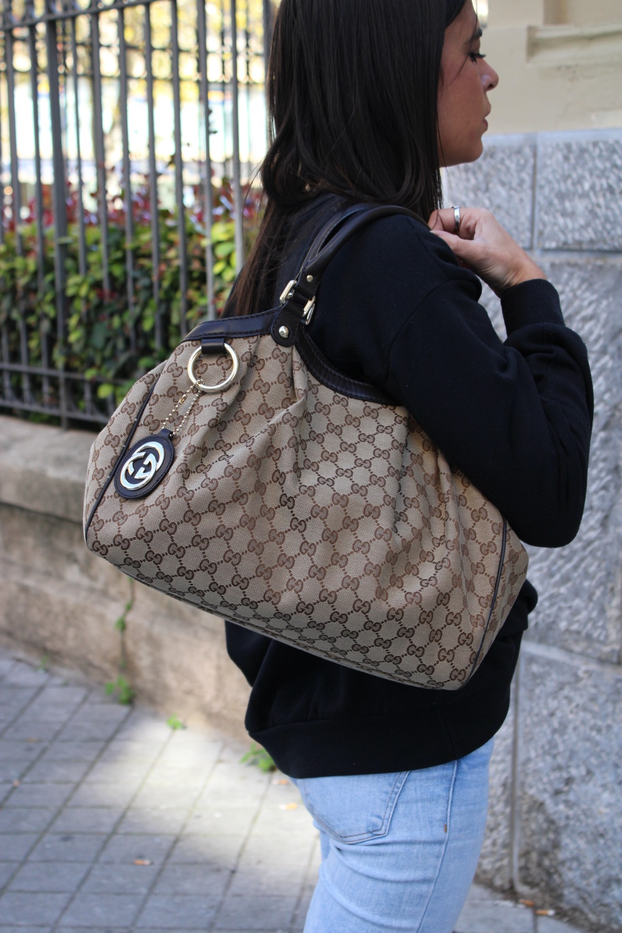 Borsa Gucci Sukey in tessuto GG thumb