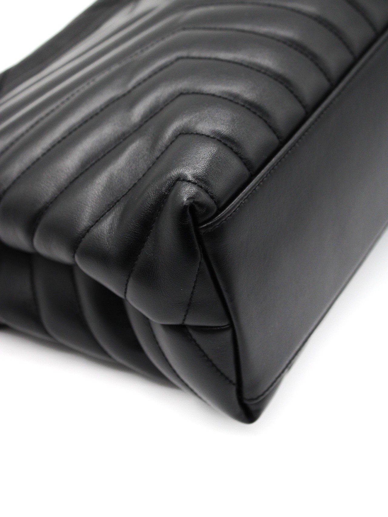 Borsa Saint Laurent LouLou media in pelle nera thumb