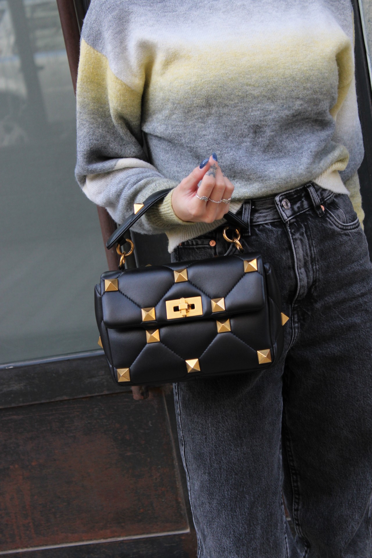 Borsa a Tracolla Valentino Roman Stud in Pelle Nera thumb