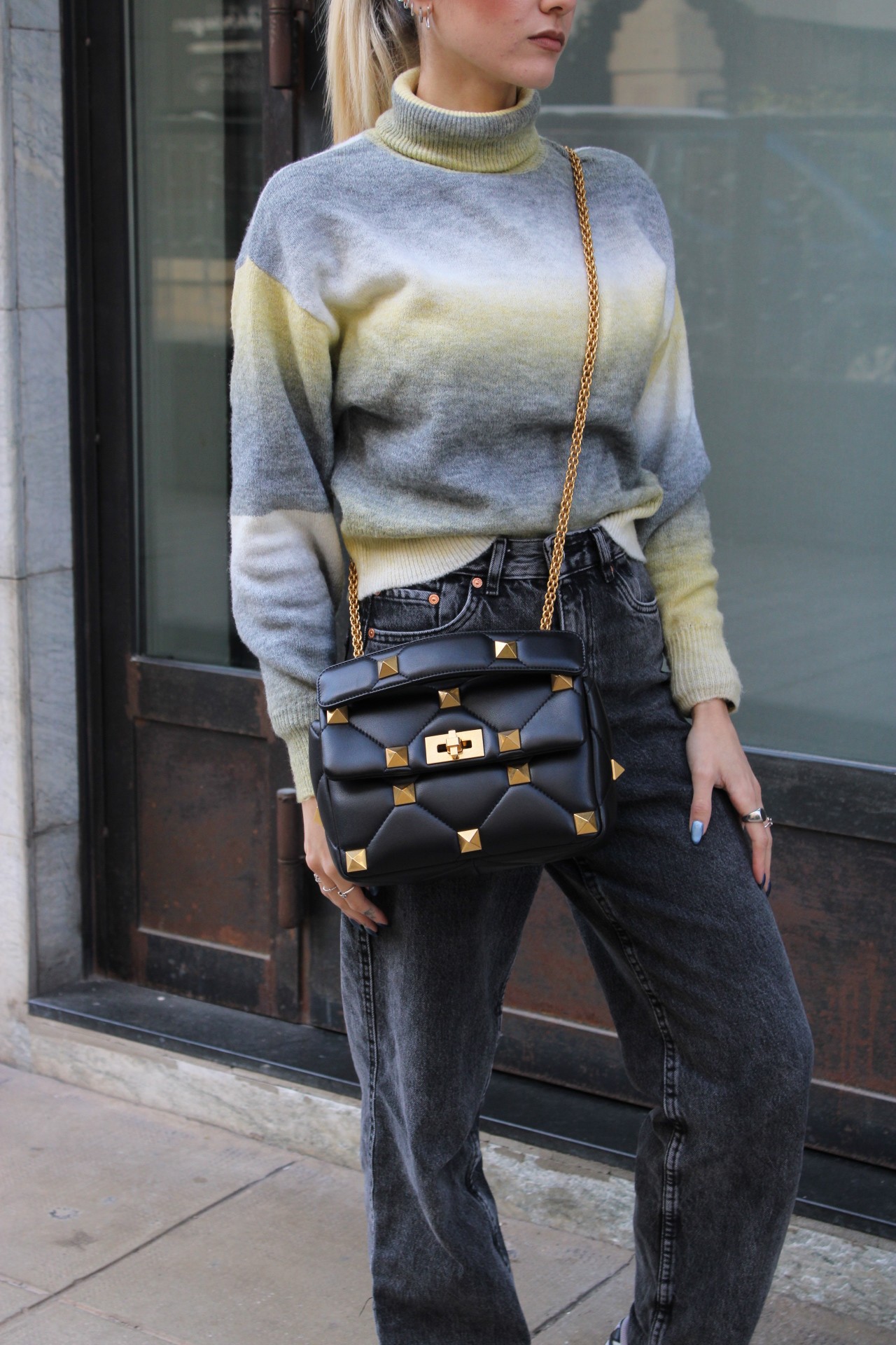 Borsa a Tracolla Valentino Roman Stud in Pelle Nera thumb