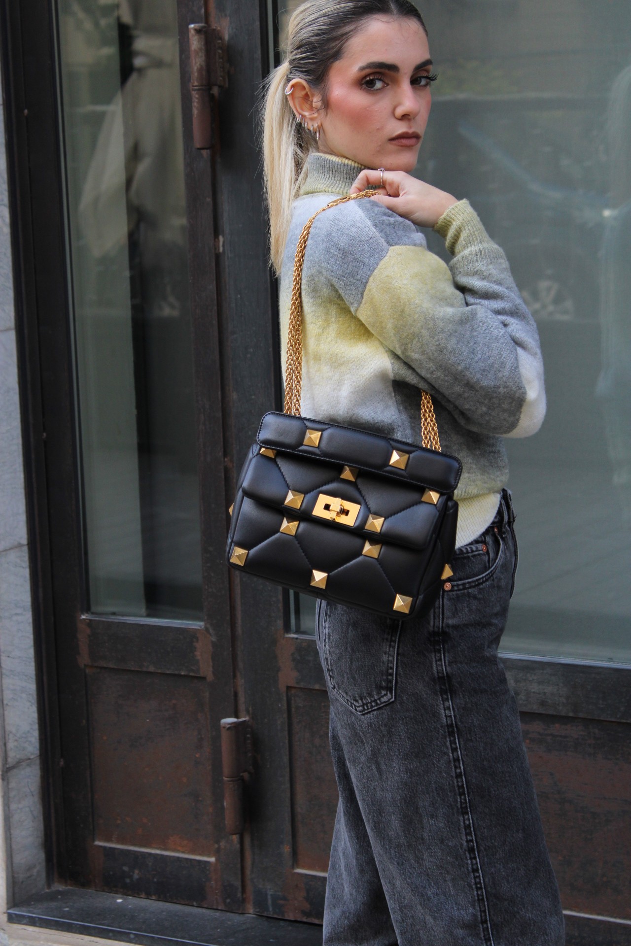 Borsa a Tracolla Valentino Roman Stud in Pelle Nera thumb