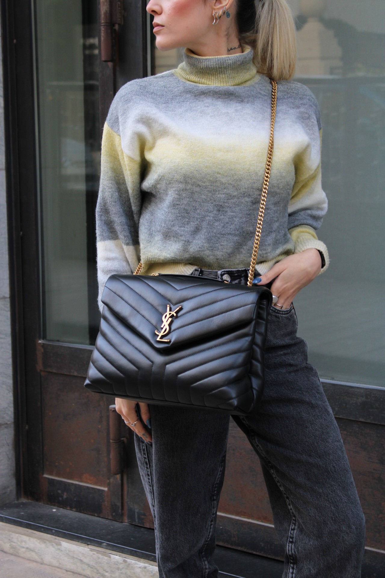 Borsa Saint Laurent LouLou media in pelle nera thumb