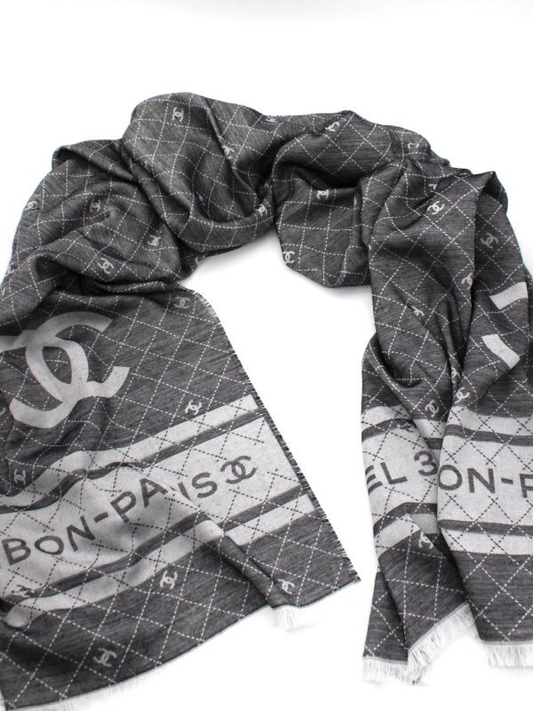 Stola Chanel grigia