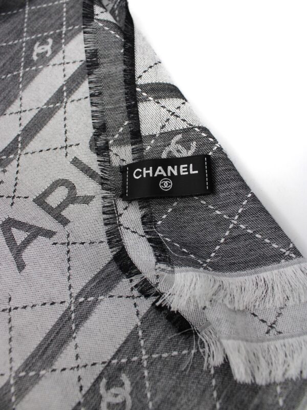 Stola Chanel grigia