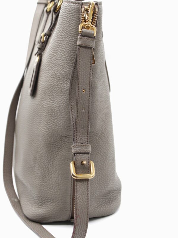 Shopper Prada in pelle martellata Grigia