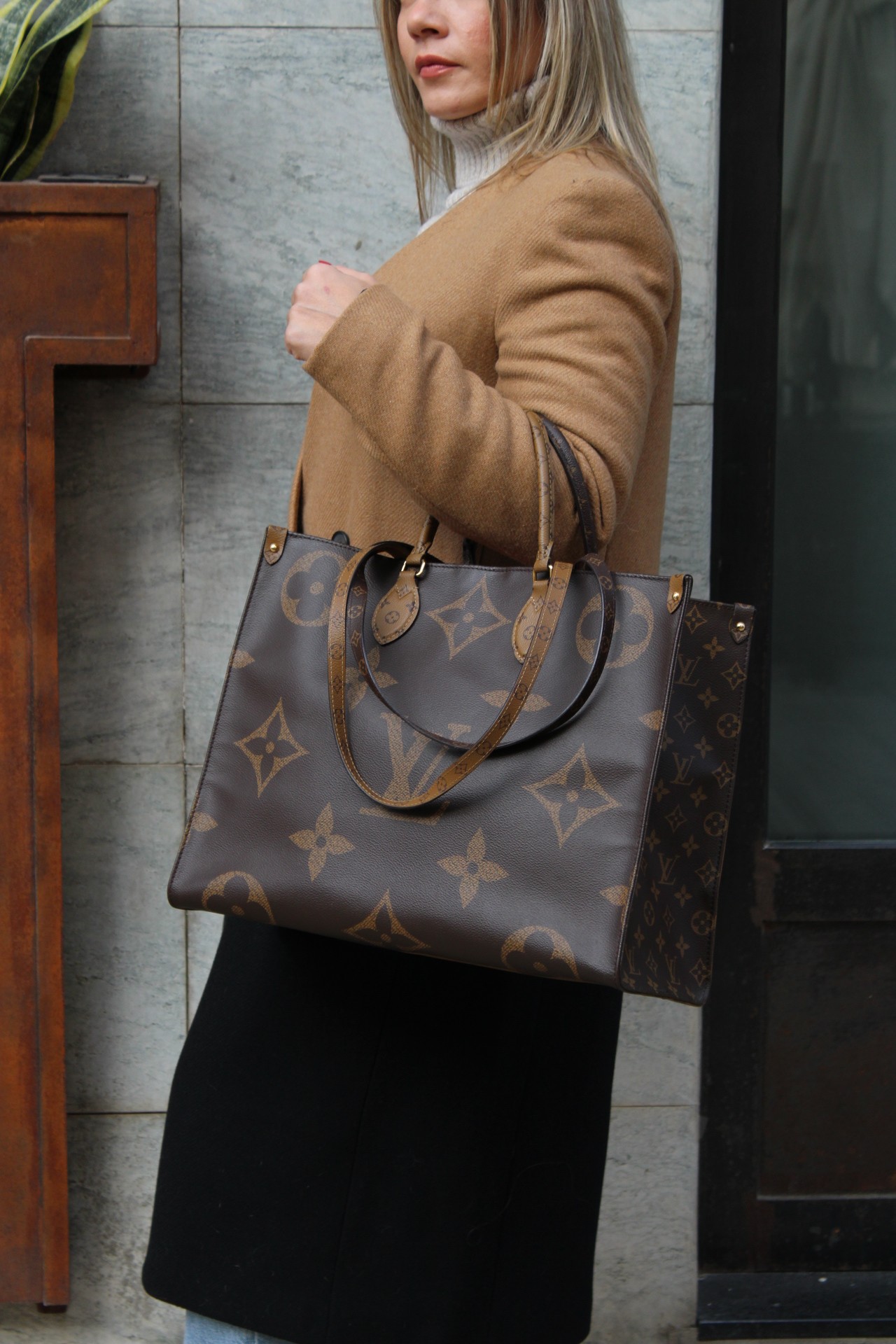 Borsa Louis Vuitton Onthego GM thumb