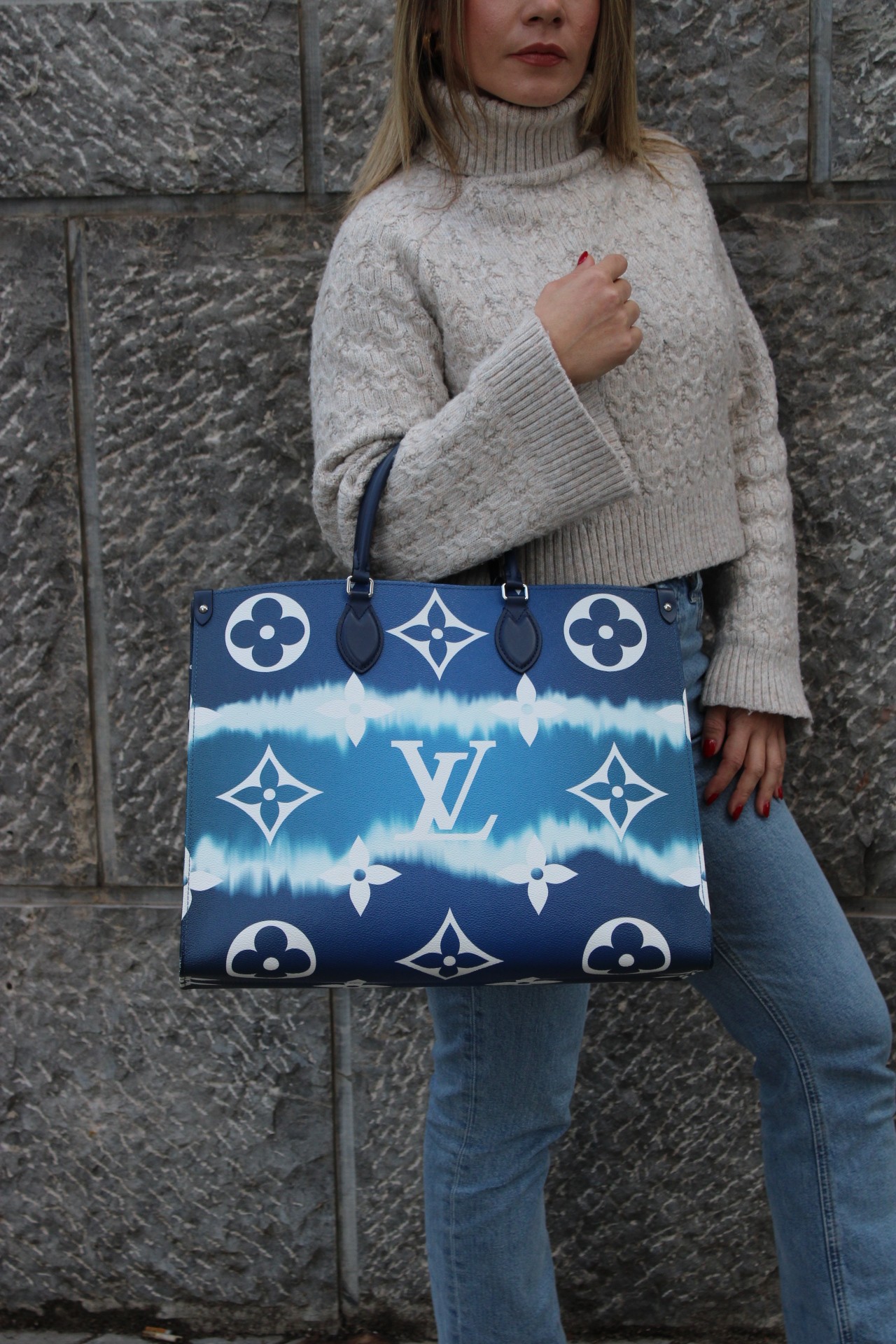 Borsa Louis Vuitton Onthego Escale GM thumb