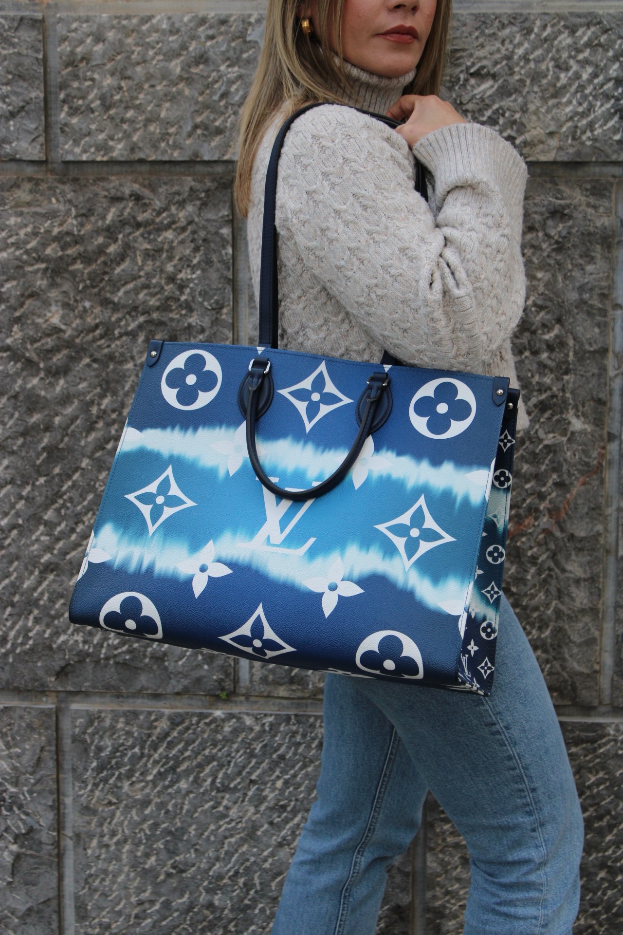Borsa Louis Vuitton Onthego Escale GM thumb