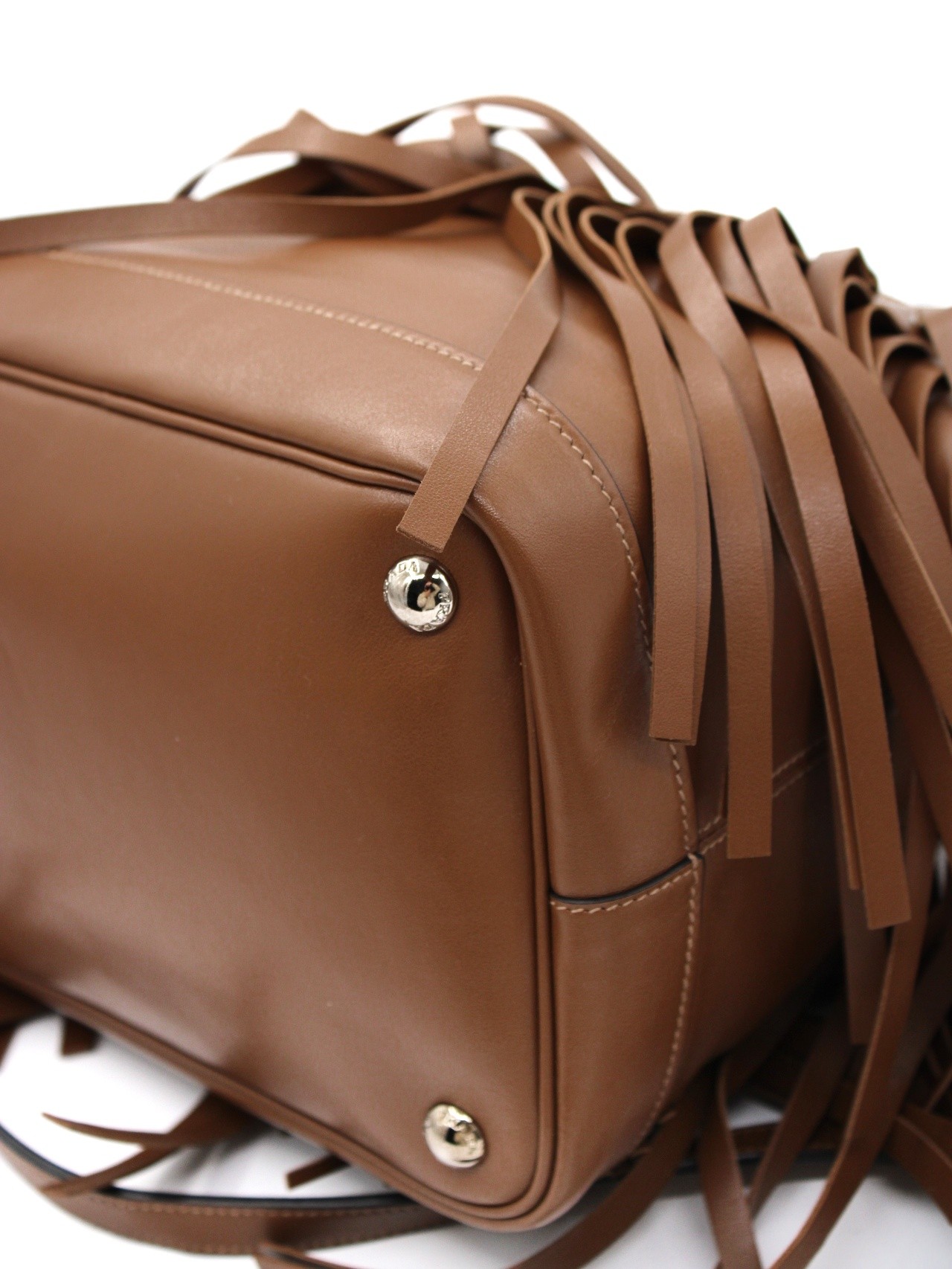 Borsa a secchiello Prada con frange thumb