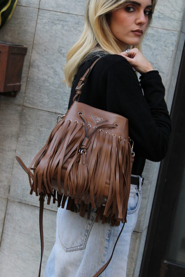 Borsa a secchiello Prada con frange