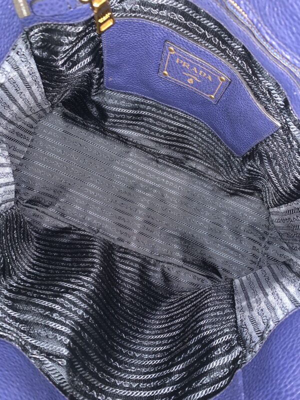 Shopper Prada in pelle martellata blu