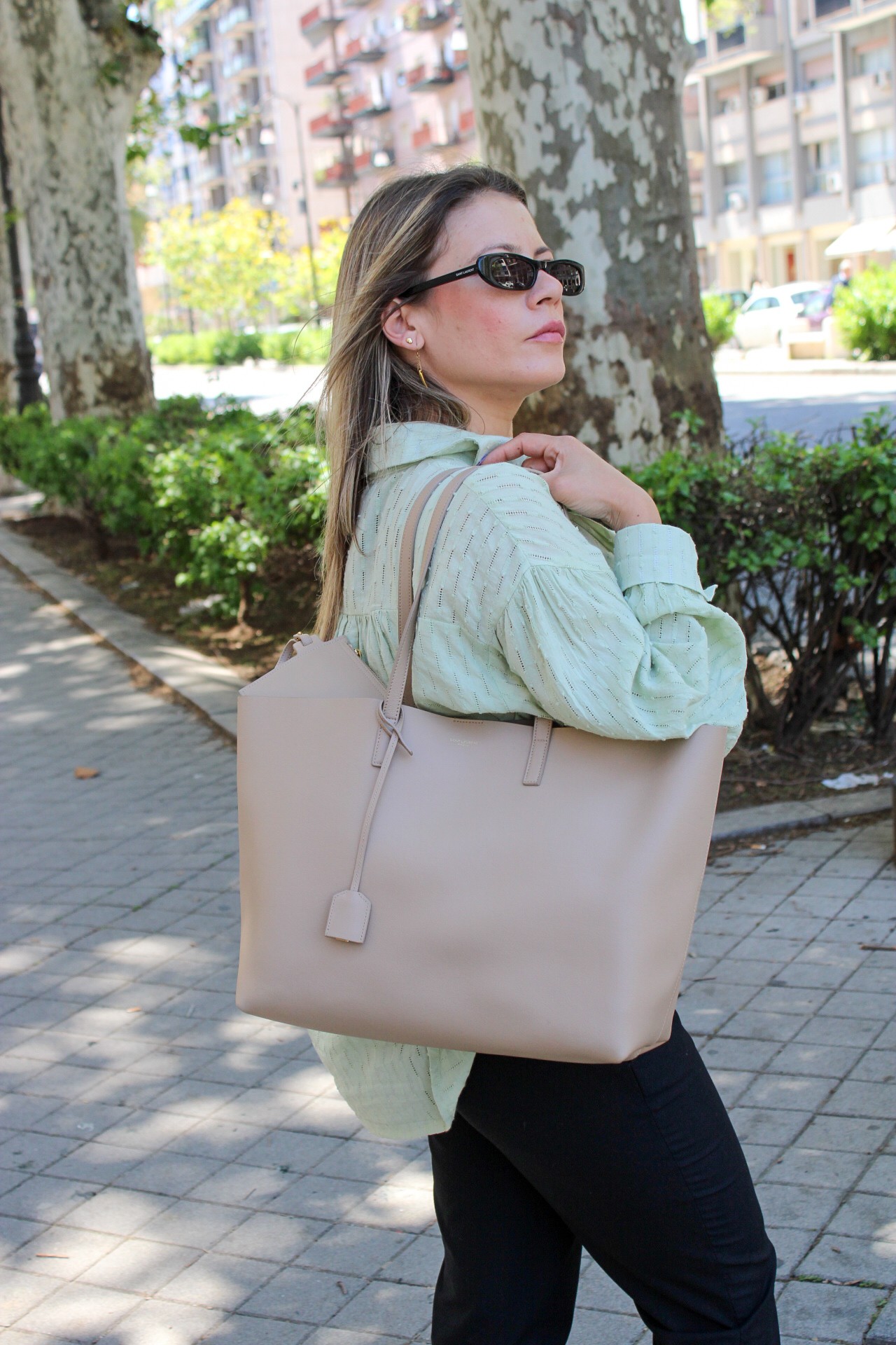 Saint Laurent shopping in pelle dark Beige thumb