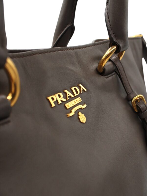 Shopper Prada con tracolla e zip laterali