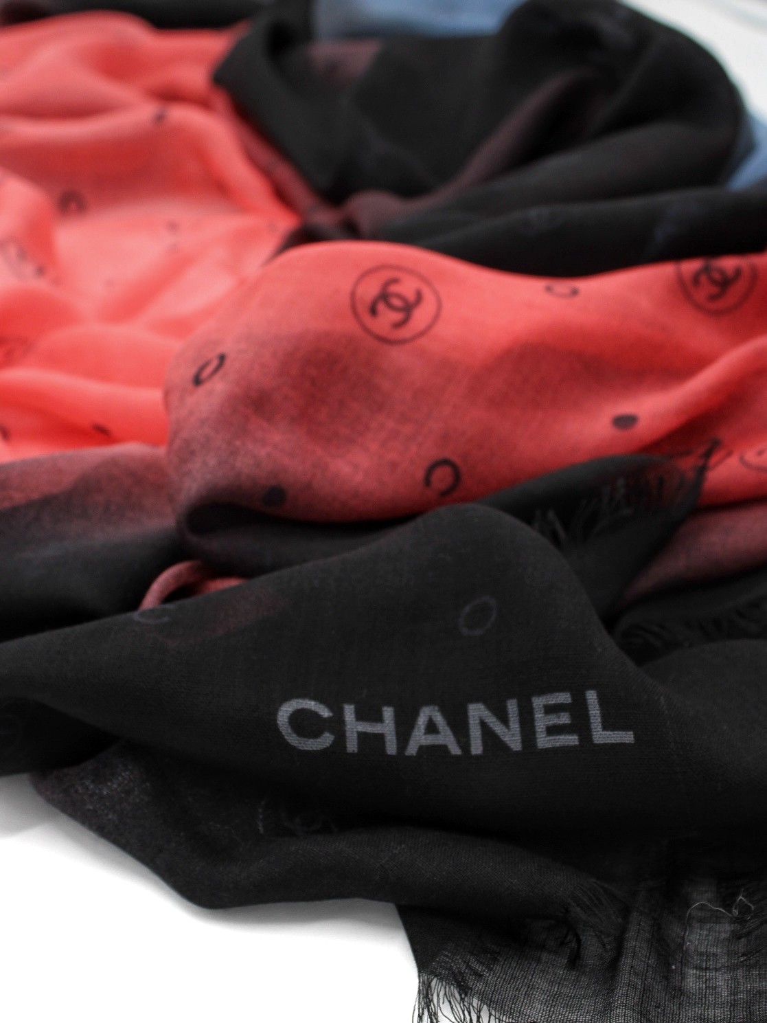 Scialle Chanel Multicolore in Cachemire thumb