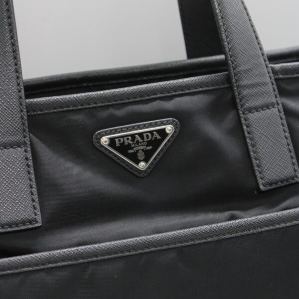 Shopper Prada in tela vela nera