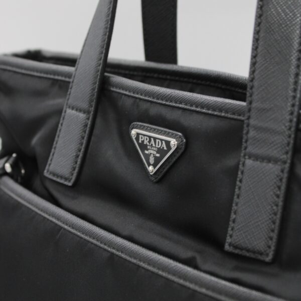 Shopper Prada in tela vela nera