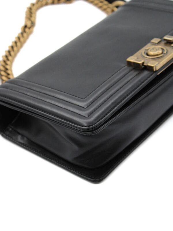 Borsa Chanel Boy in pelle nera