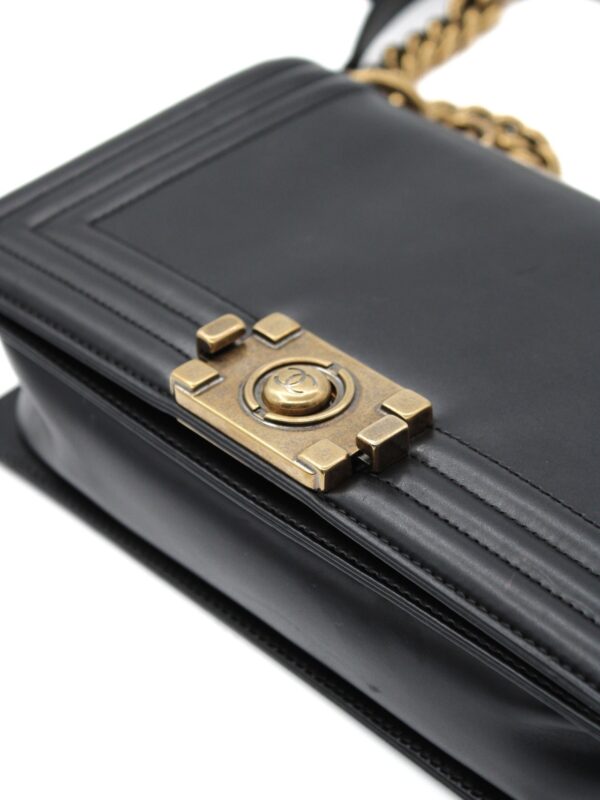Borsa Chanel Boy in pelle nera