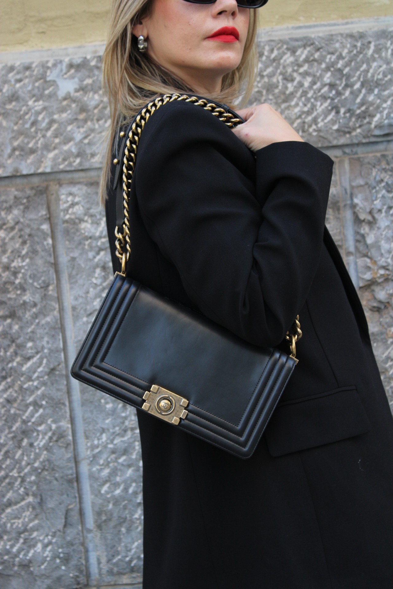 Borsa Chanel Boy in pelle nera thumb