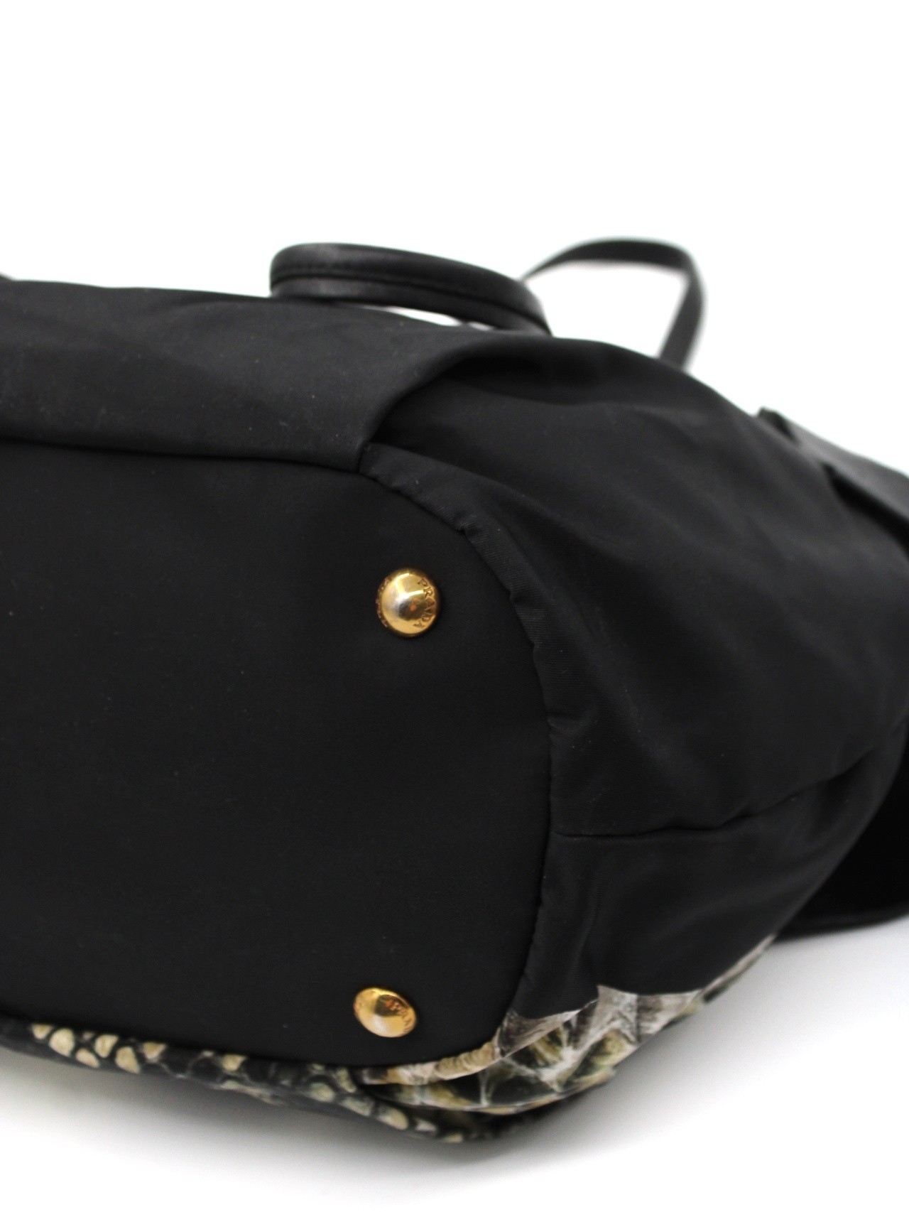 Borsa Prada a spalla in tela vela con stampa pitone thumb