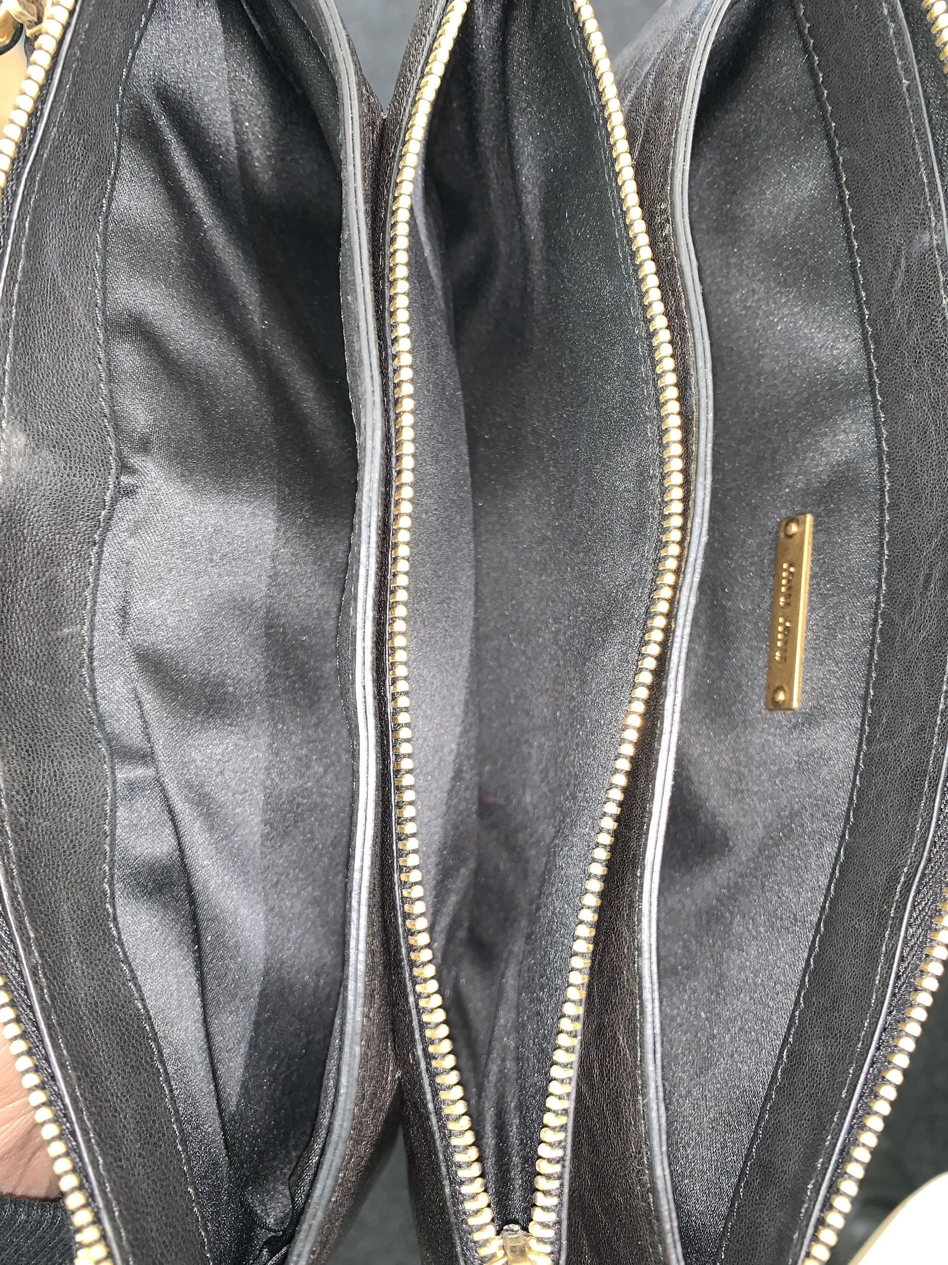Pochette Miu Miu in pelle nera con borchie thumb