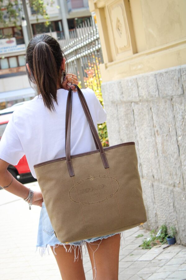 Shopper Prada in tessuto ed inserti in pelle